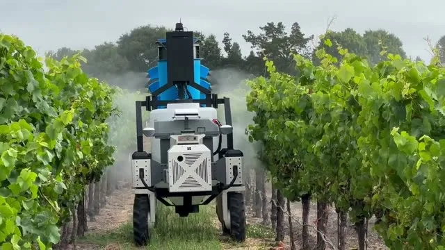 Amiga Max Spraying — Wine Grapes